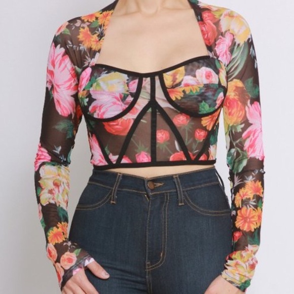 ✨ALL APPAREL $10✨Flower Print Mesh Crop Top - Picture 5 of 6